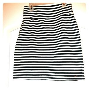 VS PINK blk and white striped skirt!